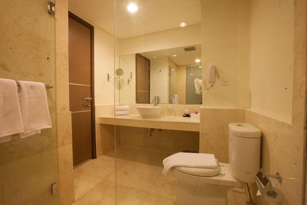 Claro Hotel Kendari Exterior foto