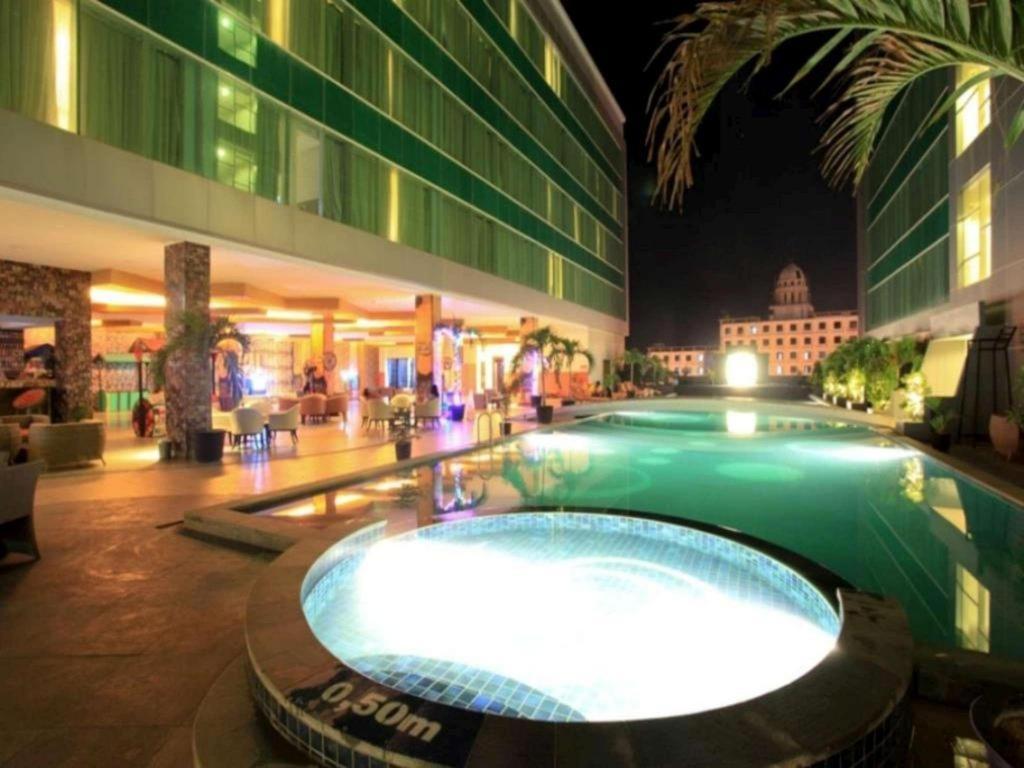 Claro Hotel Kendari Exterior foto
